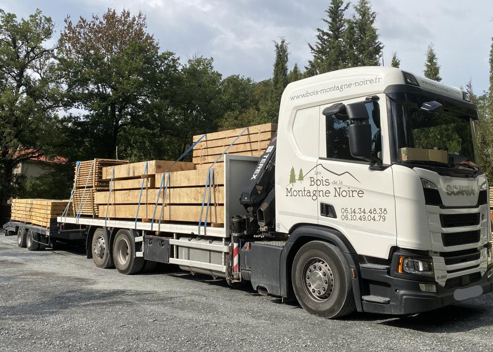 Camion de livraison Bois de la Montagne Noire